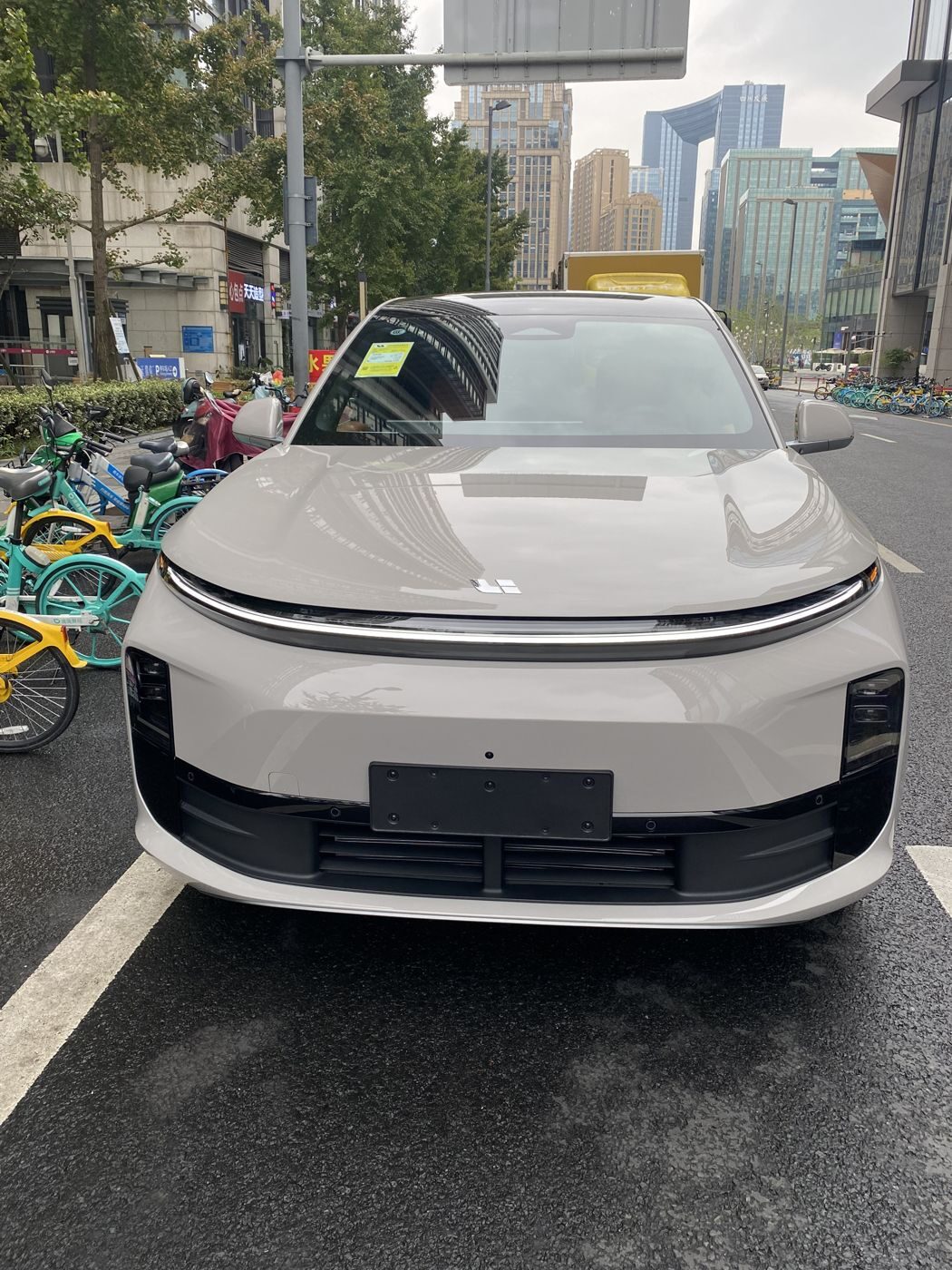 UU国际 MEGA 高压纯电 MPV